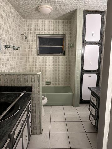 911 NW 22nd Pl, Miami, FL 33125