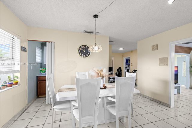 911 NW 22nd Pl, Miami, FL 33125