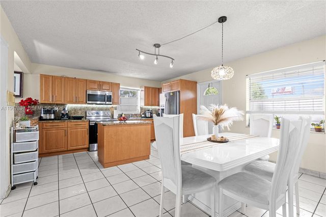 911 NW 22nd Pl, Miami, FL 33125
