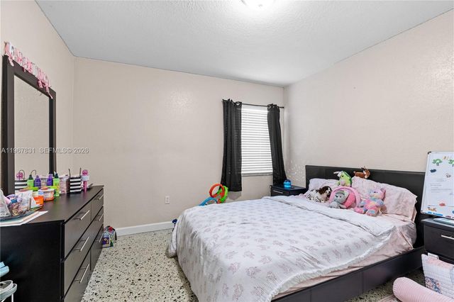 911 NW 22nd Pl, Miami, FL 33125