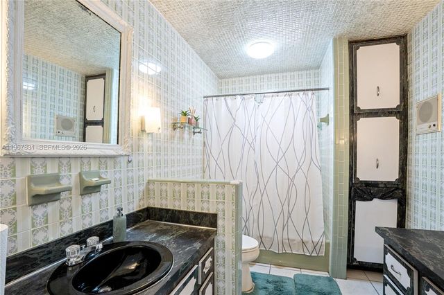911 NW 22nd Pl, Miami, FL 33125
