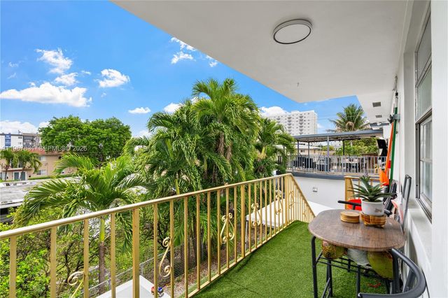 911 NW 22nd Pl, Miami, FL 33125