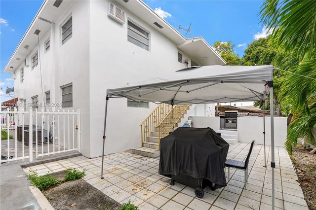 911 NW 22nd Pl, Miami, FL 33125