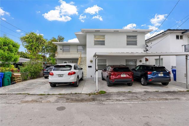 911 NW 22nd Pl, Miami, FL 33125