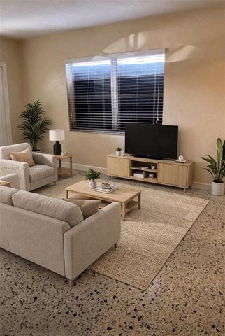 911 NW 22nd Pl, Miami, FL 33125