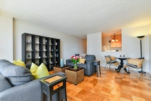 2 Hawthorne Place 14L, Boston, MA 02114