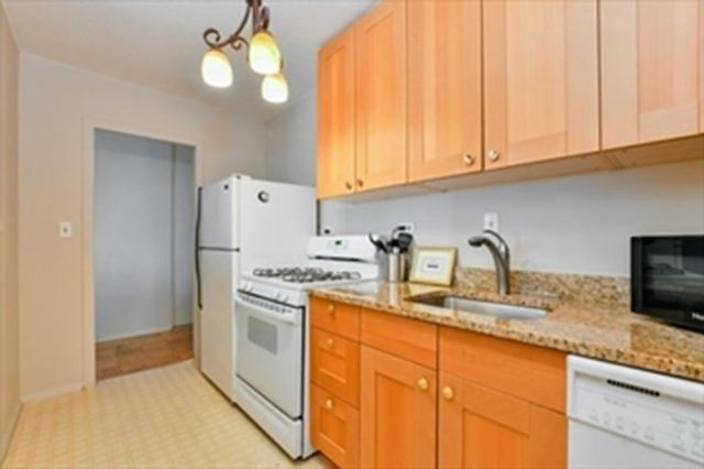 2 Hawthorne Place 14L, Boston, MA 02114
