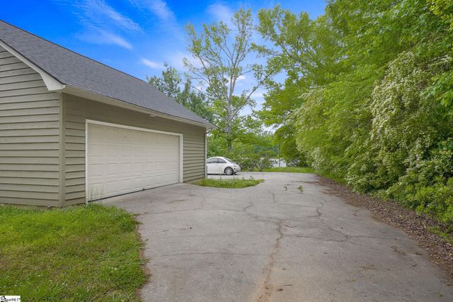 113 Greybridge Road, Pelzer, SC 29669