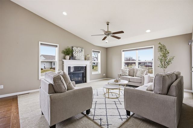 7003 Waterview Drive SW, Cedar Rapids, IA 52404