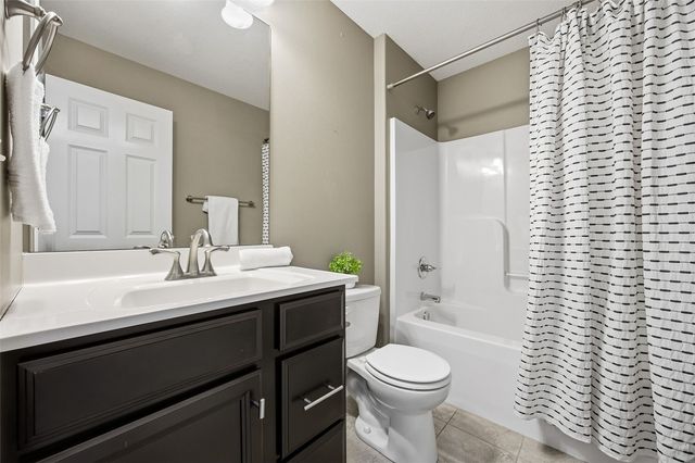 7003 Waterview Drive SW, Cedar Rapids, IA 52404