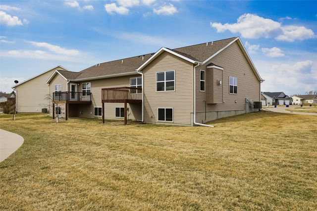 7003 Waterview Drive SW, Cedar Rapids, IA 52404