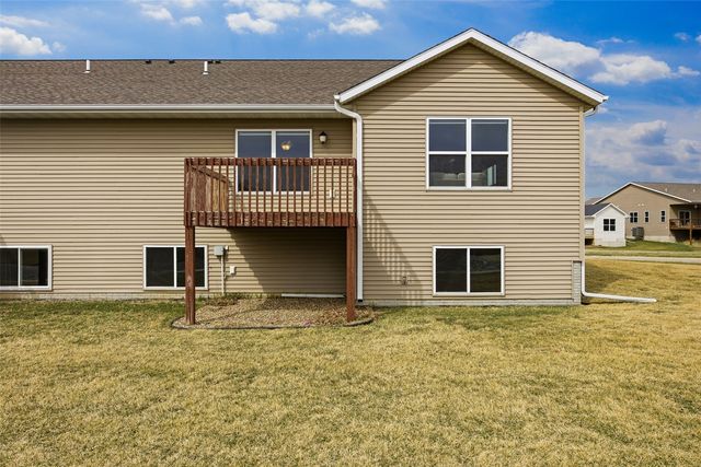 7003 Waterview Drive SW, Cedar Rapids, IA 52404