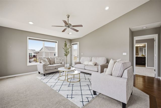 7003 Waterview Drive SW, Cedar Rapids, IA 52404