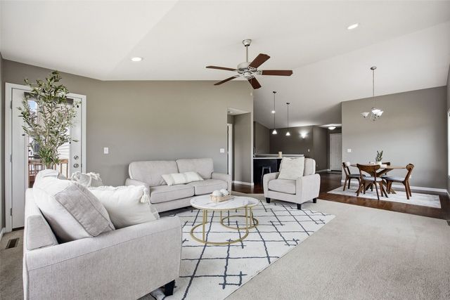 7003 Waterview Drive SW, Cedar Rapids, IA 52404