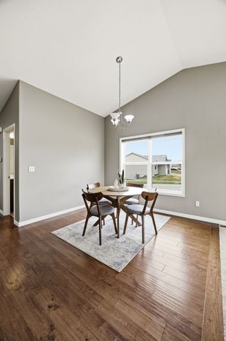 7003 Waterview Drive SW, Cedar Rapids, IA 52404