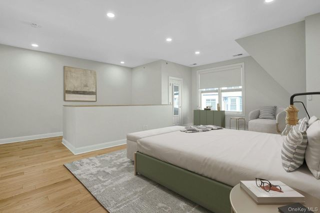 56 1st Street L4, Pelham, NY 10803