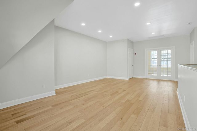 56 1st Street L4, Pelham, NY 10803