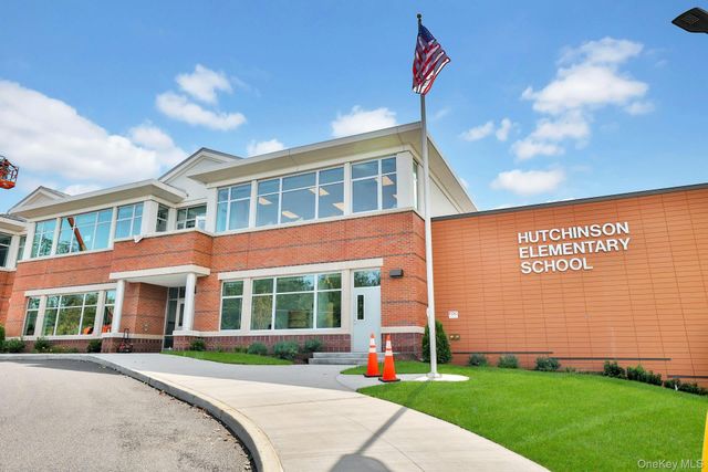 56 1st Street L4, Pelham, NY 10803