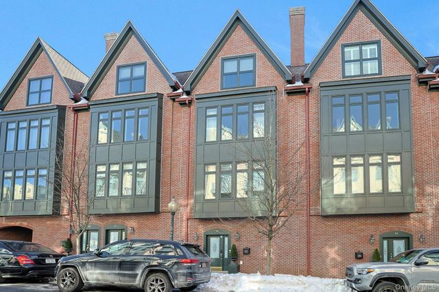 56 1st Street L4, Pelham, NY 10803