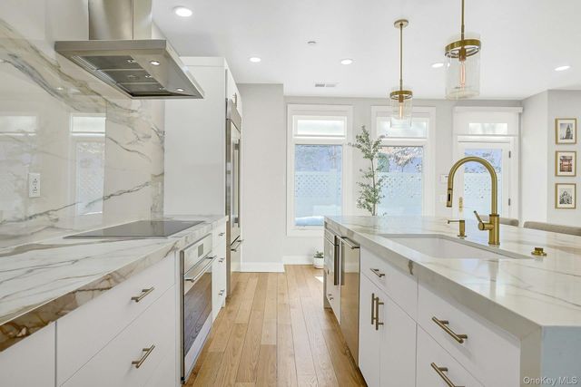 56 1st Street L4, Pelham, NY 10803