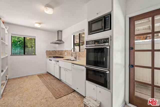22245 Leadwell Street, Los Angeles, CA 91303