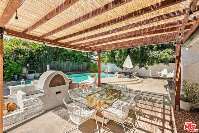 22245 Leadwell Street, Los Angeles, CA 91303