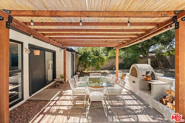 22245 Leadwell Street, Los Angeles, CA 91303