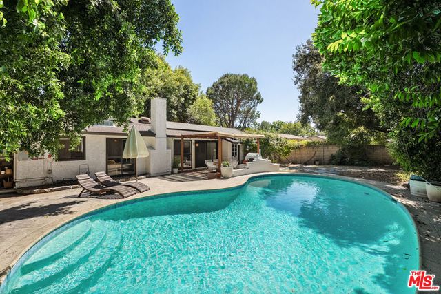 22245 Leadwell Street, Los Angeles, CA 91303