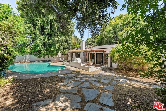 22245 Leadwell Street, Los Angeles, CA 91303