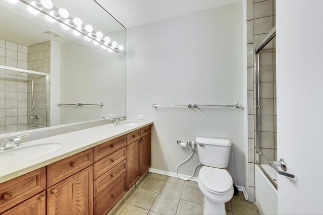 324 N Jefferson Street 302, Chicago, IL 60661