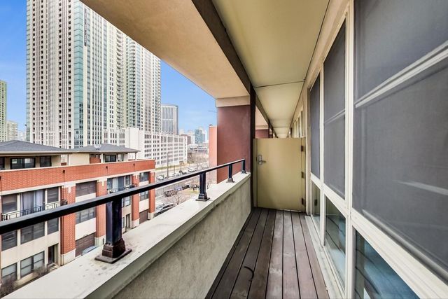 324 N Jefferson Street 302, Chicago, IL 60661