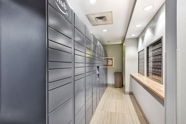 324 N Jefferson Street 302, Chicago, IL 60661