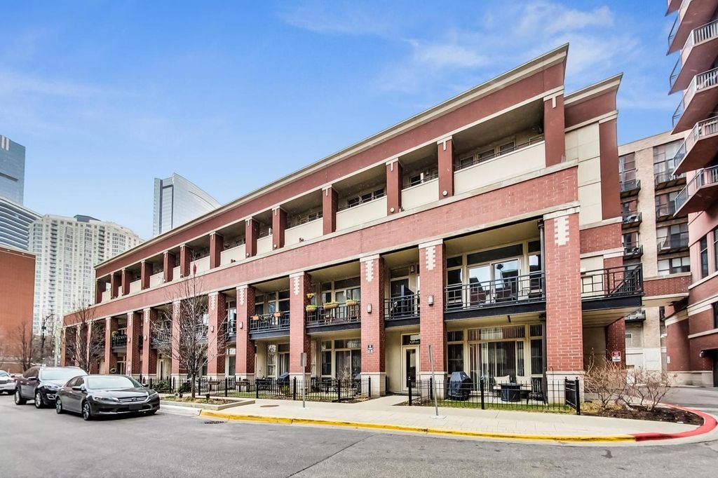 324 N Jefferson Street 302, Chicago, IL 60661