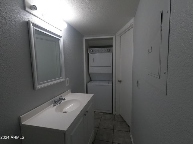 6302 N 64TH Drive 14, Glendale, AZ 85301