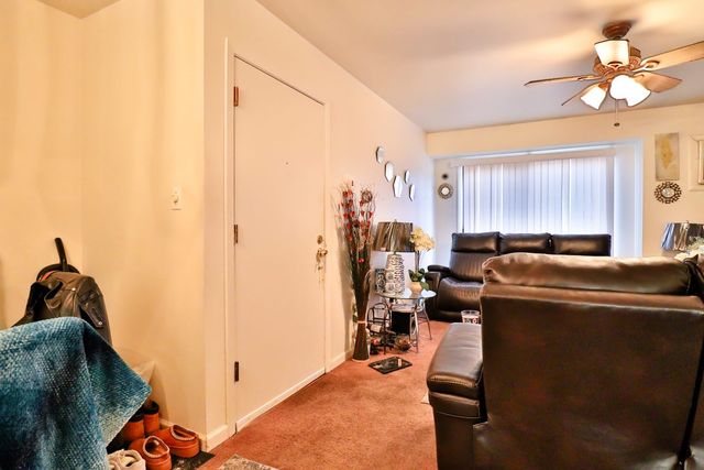 170 DUNTEMAN Drive 301, Glendale Heights, IL 60139