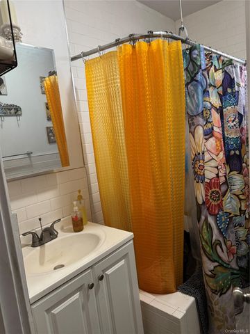 2922 Barnes Ave 3L, Bronx, NY 10467