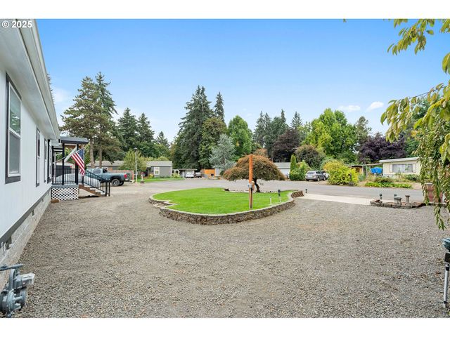 21984 CAMELLIA Ct, Aurora, OR 97002