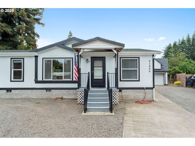 21984 CAMELLIA Ct, Aurora, OR 97002