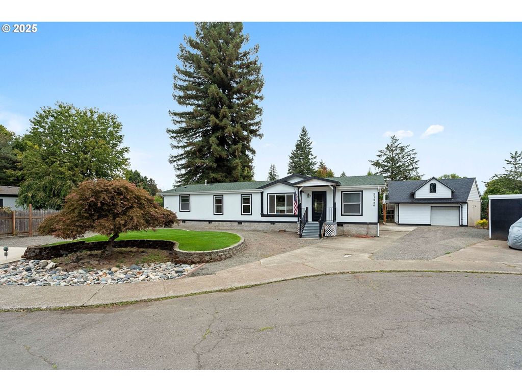 21984 CAMELLIA Ct, Aurora, OR 97002