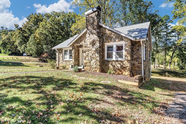 14 Mineral Springs Road, Asheville, NC 28805