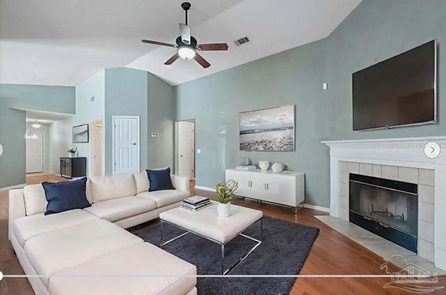 412 Oak Leaf Ct, Pensacola, FL 32514