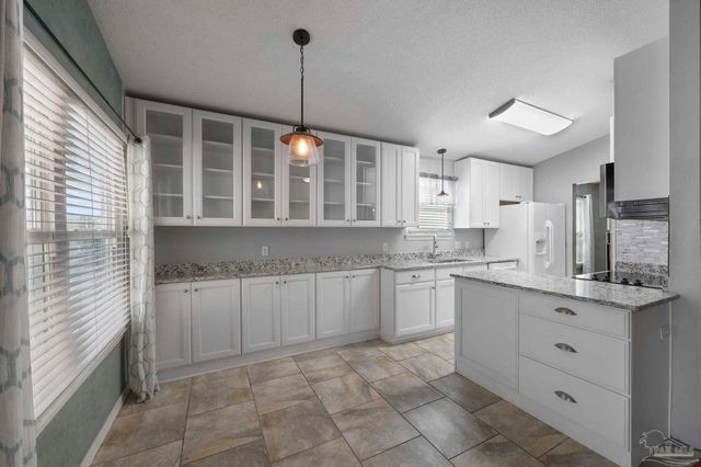 412 Oak Leaf Ct, Pensacola, FL 32514