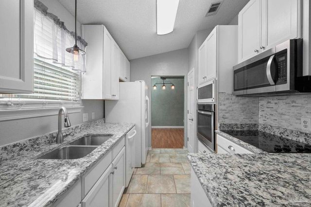 412 Oak Leaf Ct, Pensacola, FL 32514