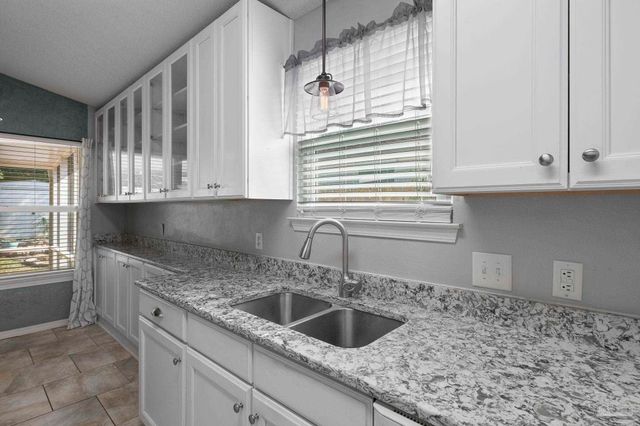 412 Oak Leaf Ct, Pensacola, FL 32514