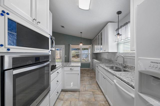 412 Oak Leaf Ct, Pensacola, FL 32514