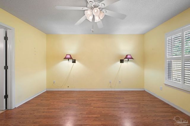 412 Oak Leaf Ct, Pensacola, FL 32514