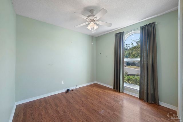 412 Oak Leaf Ct, Pensacola, FL 32514