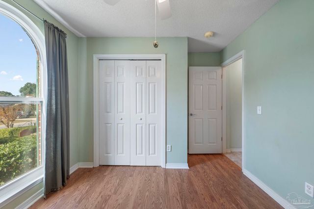 412 Oak Leaf Ct, Pensacola, FL 32514