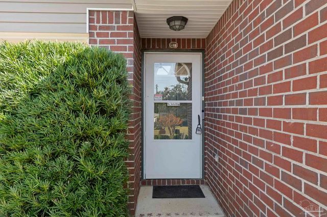 412 Oak Leaf Ct, Pensacola, FL 32514