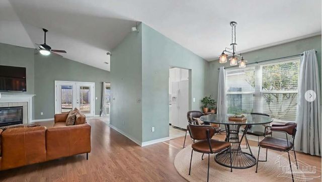 412 Oak Leaf Ct, Pensacola, FL 32514